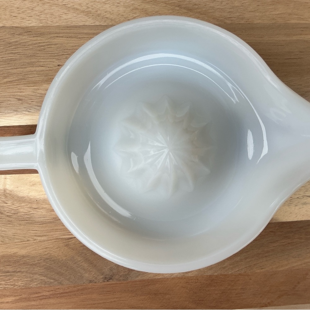 Vintage Sunkist Milk Glass Reamer - Juicer - Picture 2 of 11